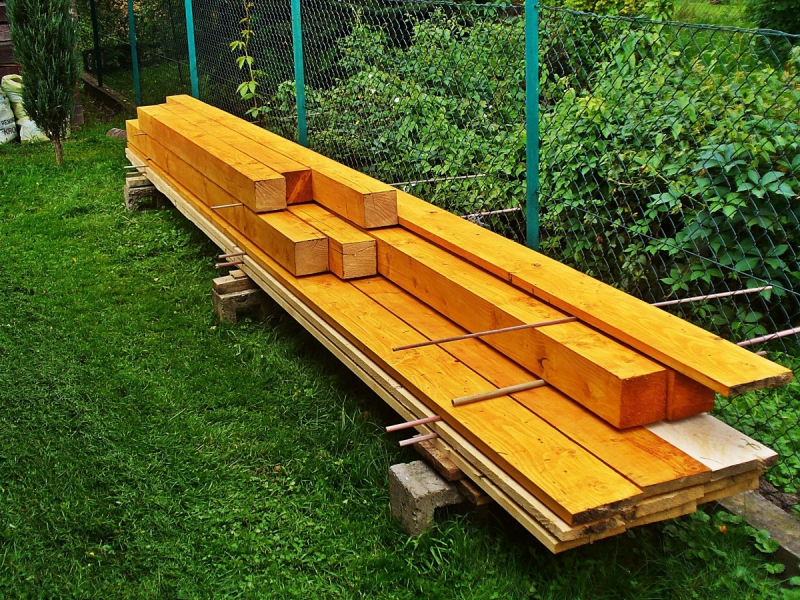 ebeniste-LE REVEST LES EAUX-min_boards_the_rafters_joinery_tree_painting_wood_colored_paint-871508